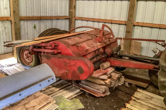 a view of a house with a cars park