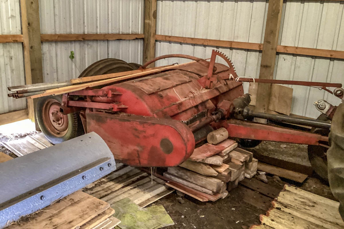17-4870 Lot A South Road Mountain View, HI 96771 - Photo 24 of 30 a bedroom with furniture and a window