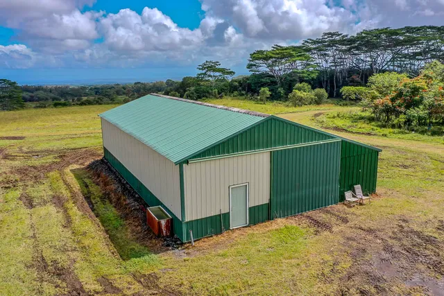 a view of a backyard of the house