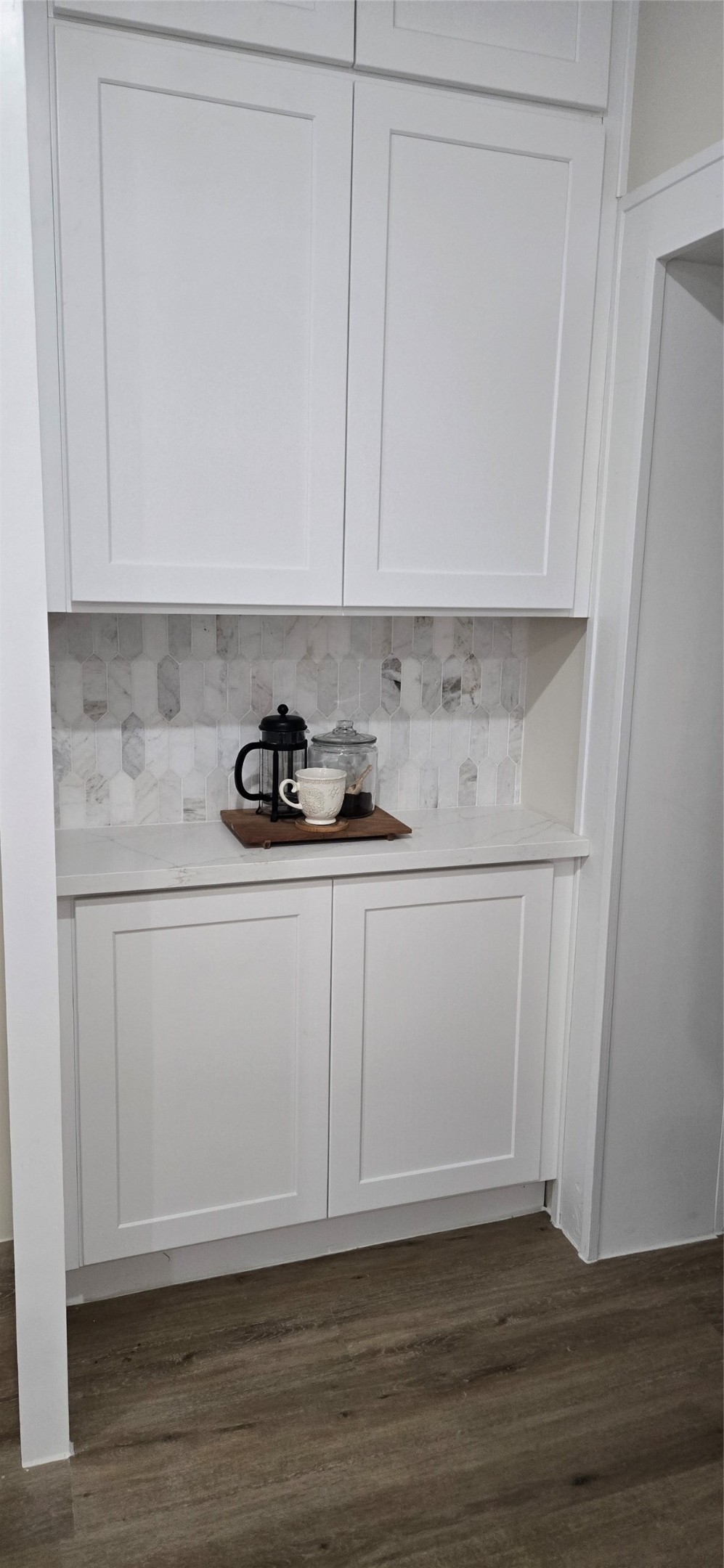 908 Key Street Houston, TX 77009 - Photo 8 of 29 Coffee bar in kitchen