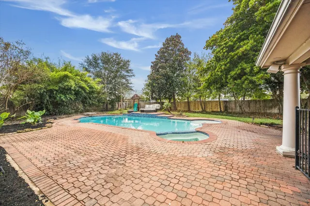 a view of a yard with plants