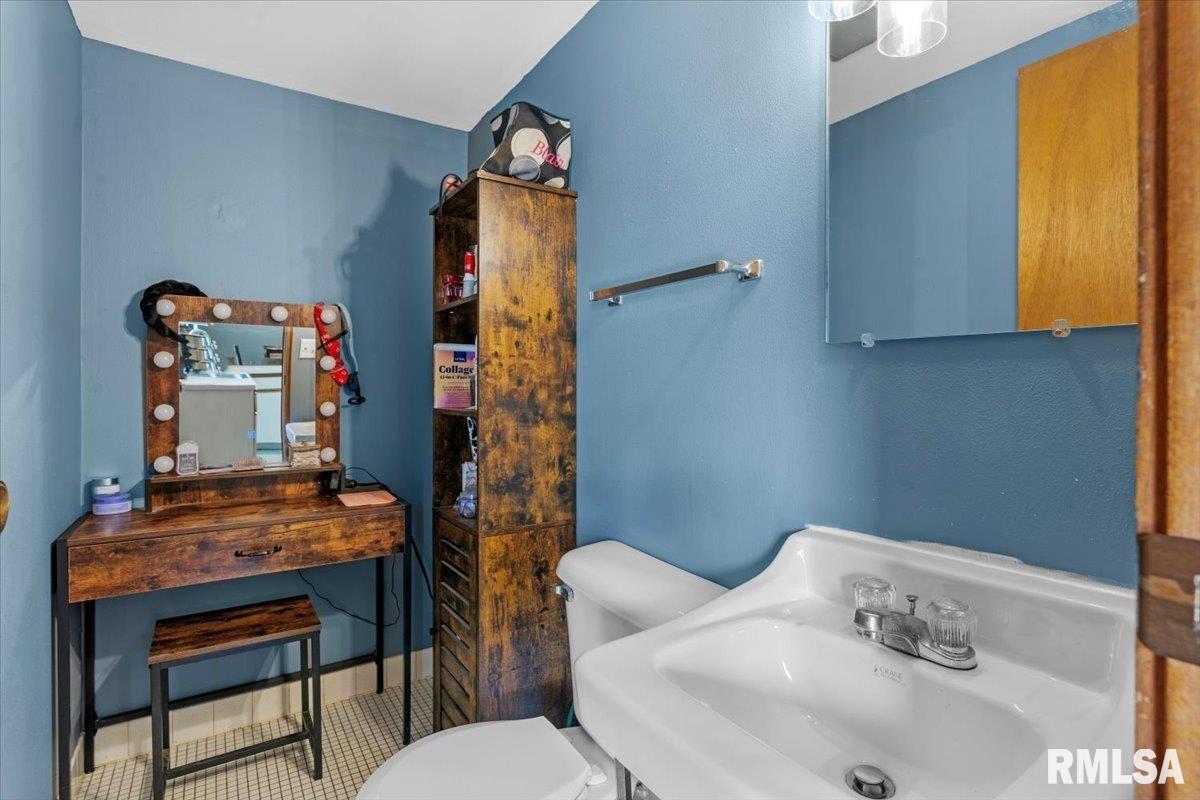 23285 Railsplitter Lane Athens, IL 62613 - Photo 13 of 42 Gallery Image 13