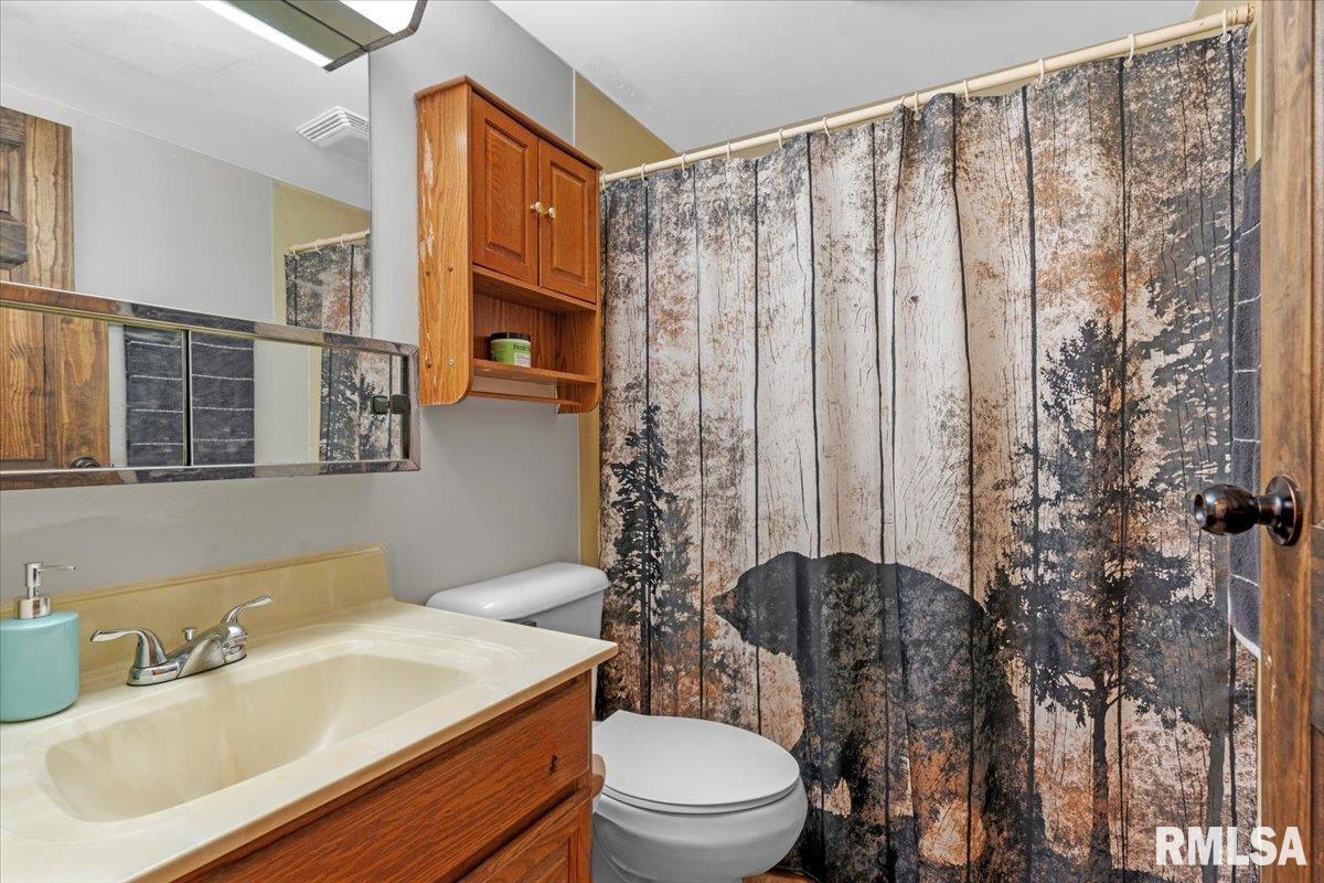 23285 Railsplitter Lane Athens, IL 62613 - Photo 14 of 42 Gallery Image 14