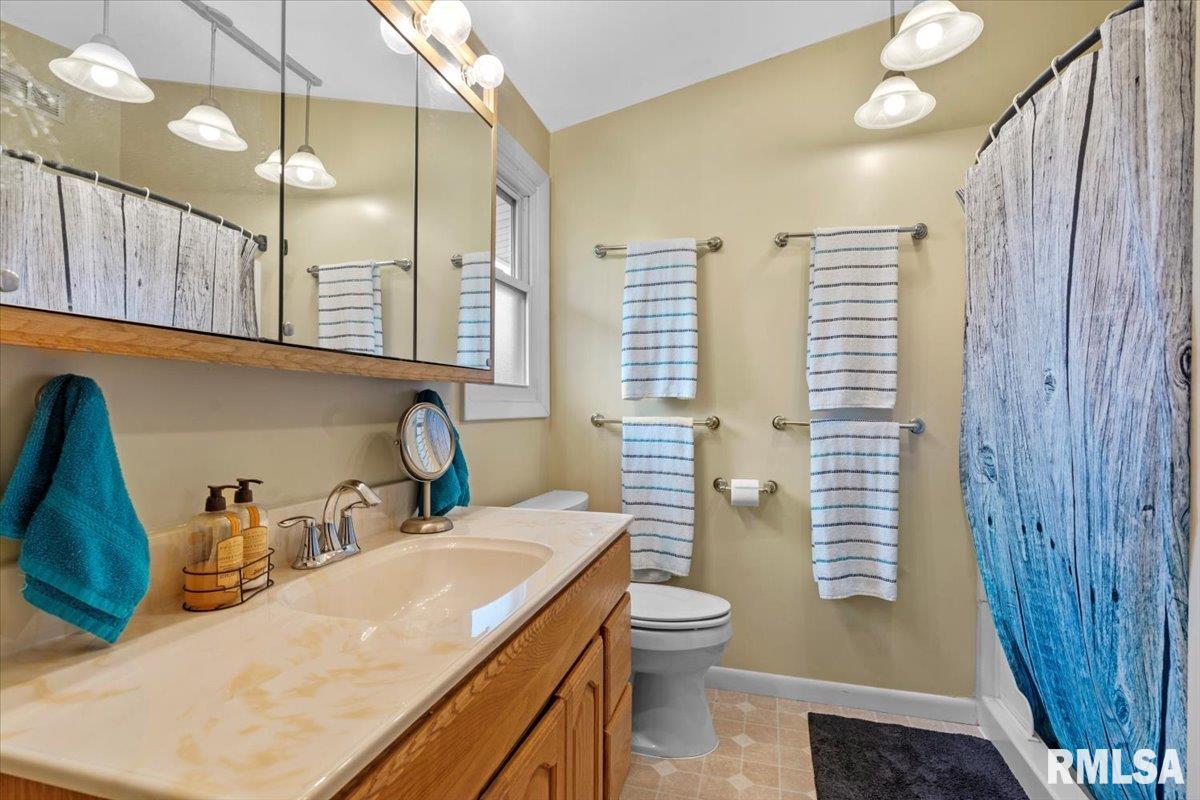 23285 Railsplitter Lane Athens, IL 62613 - Photo 20 of 42 Gallery Image 20
