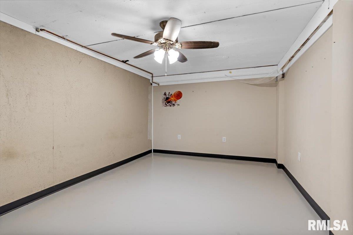 23285 Railsplitter Lane Athens, IL 62613 - Photo 26 of 42 Gallery Image 26
