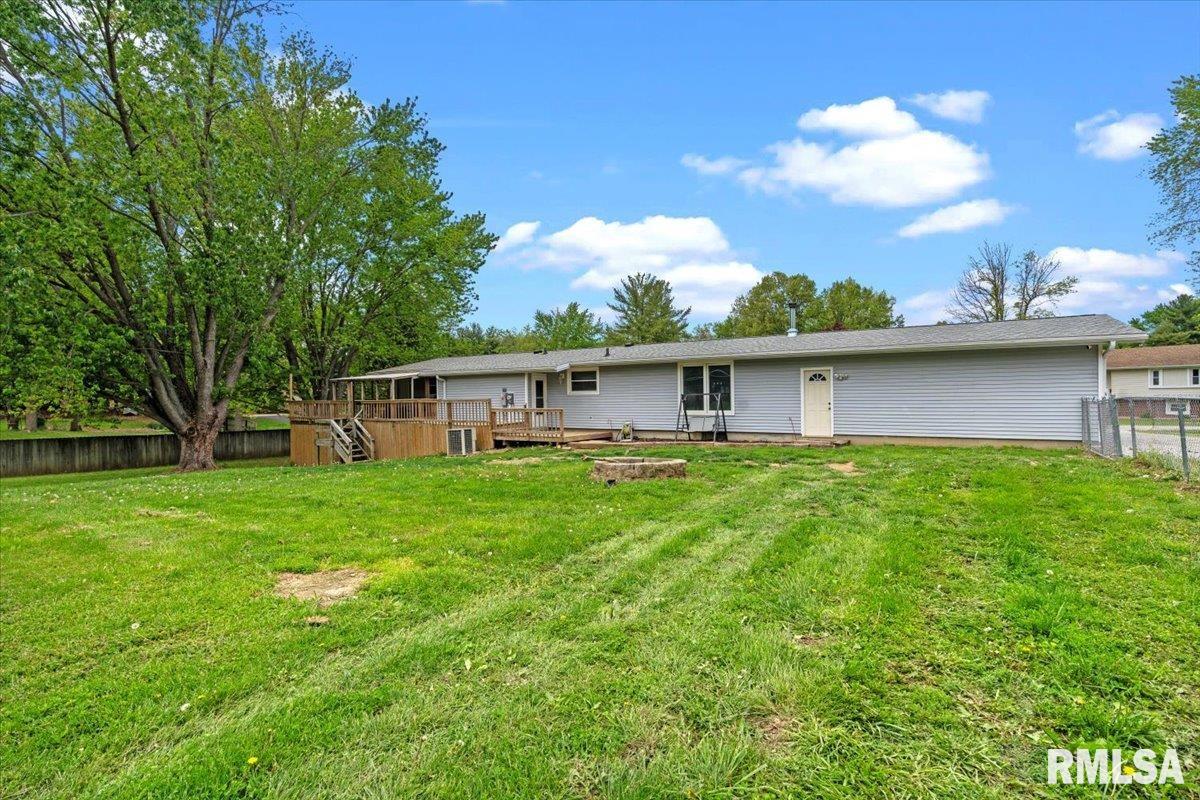 23285 Railsplitter Lane Athens, IL 62613 - Photo 35 of 42 Gallery Image 35