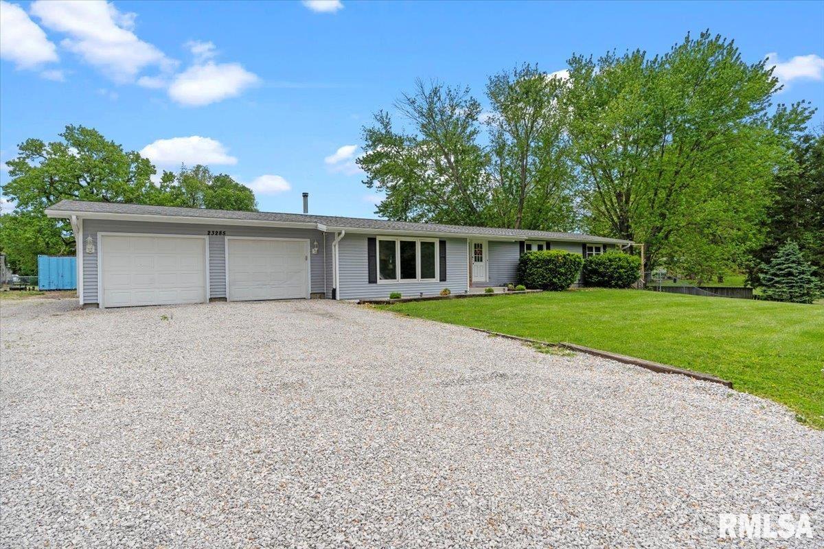 23285 Railsplitter Lane Athens, IL 62613 - Photo 4 of 42 Gallery Image 4