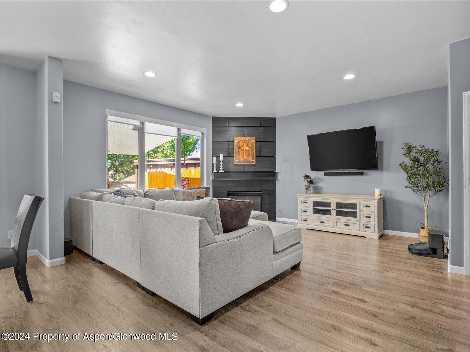 1181 East 19th Street Rifle, CO 81650 - Photo 7 of 29 Living Room