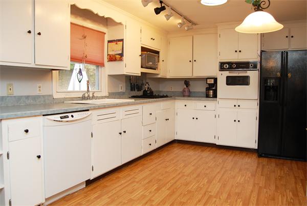 18 Westview Road Lynn, MA 01902 - Photo 6 of 15 Gallery Image 6