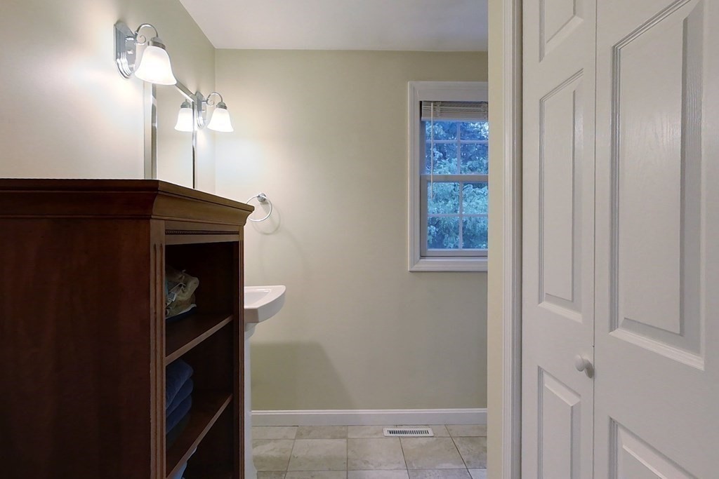 58 Townsend Road Shirley, MA 01464 - Photo 15 of 42