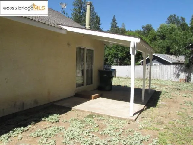 a view of a backyard of the house