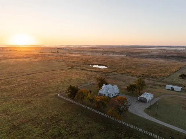 $995,000 | 945 Quarter Horse Lane, Bellevue, TX 76228