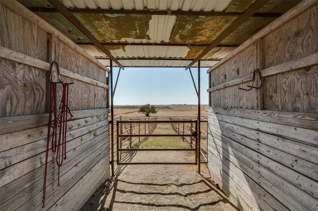 $995,000 | 945 Quarter Horse Lane, Bellevue, TX 76228