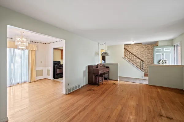 $300,000 | 31126 Gloede Drive, Warren, MI 48088