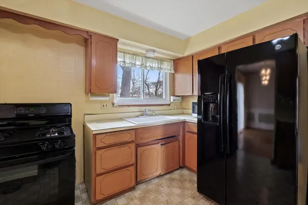$300,000 | 31126 Gloede Drive, Warren, MI 48088