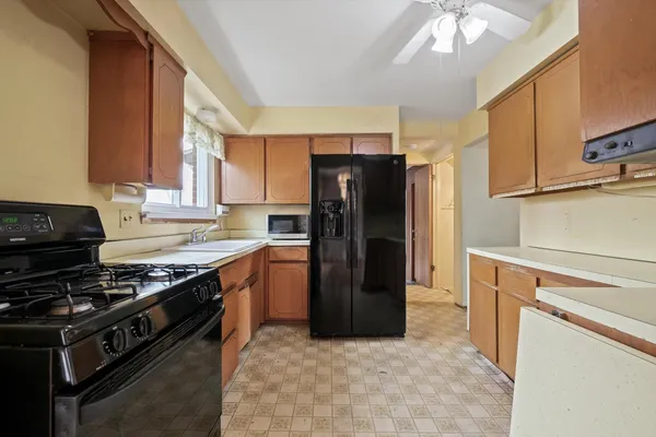 $300,000 | 31126 Gloede Drive, Warren, MI 48088