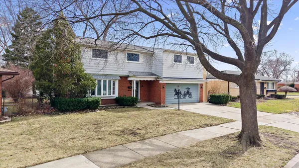 $300,000 | 31126 Gloede Drive, Warren, MI 48088