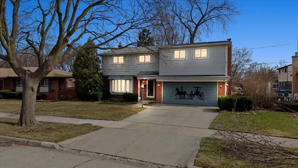 $300,000 | 31126 Gloede Drive, Warren, MI 48088