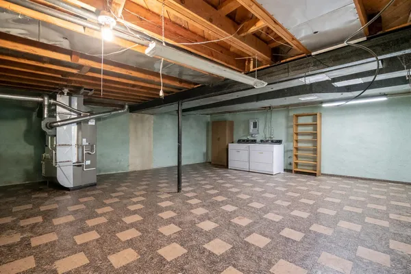 $300,000 | 31126 Gloede Drive, Warren, MI 48088