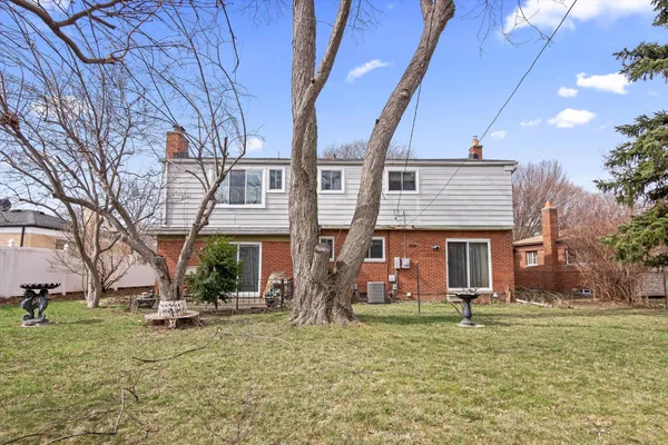 $300,000 | 31126 Gloede Drive, Warren, MI 48088