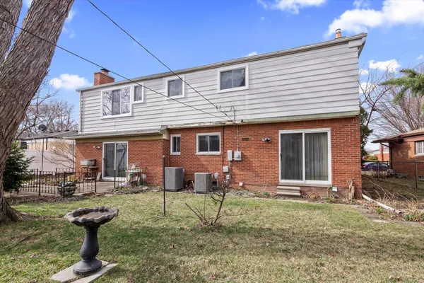 $300,000 | 31126 Gloede Drive, Warren, MI 48088