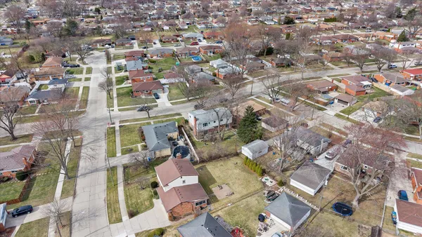 $300,000 | 31126 Gloede Drive, Warren, MI 48088