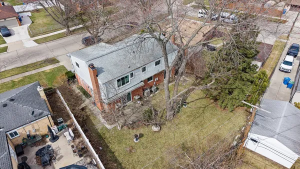 $300,000 | 31126 Gloede Drive, Warren, MI 48088
