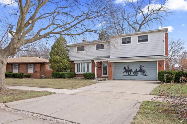 $300,000 | 31126 Gloede Drive, Warren, MI 48088