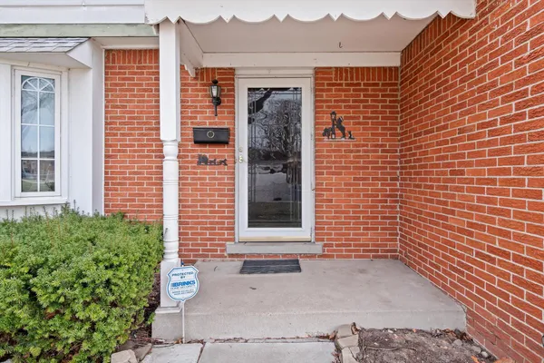 $300,000 | 31126 Gloede Drive, Warren, MI 48088