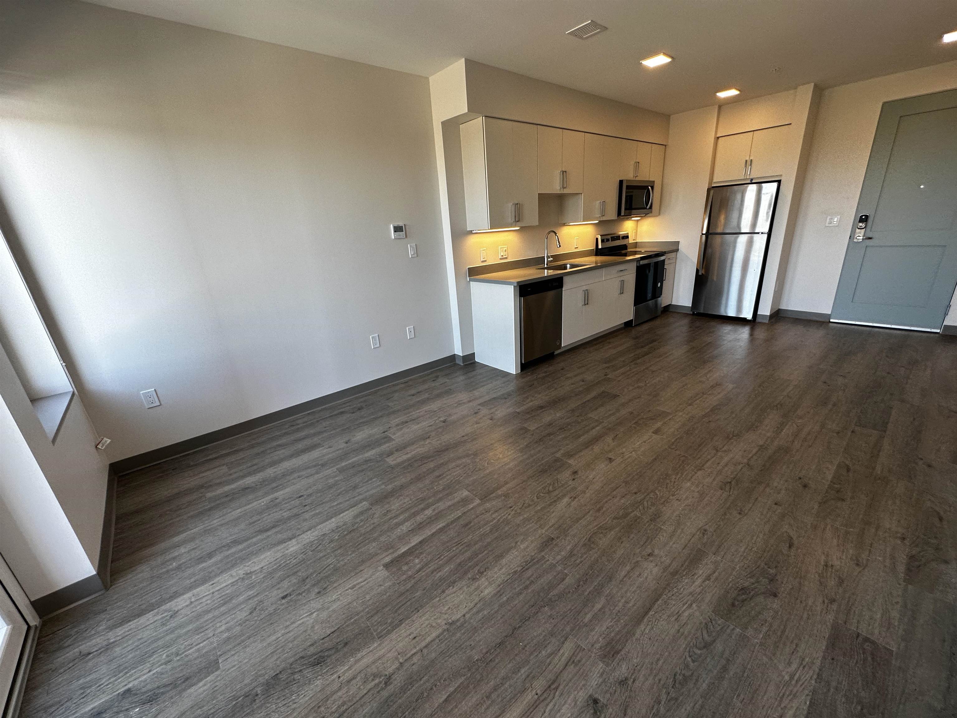 409 Elm Street, Unit 303 Manchester, NH 03101 - Photo 8 of 40