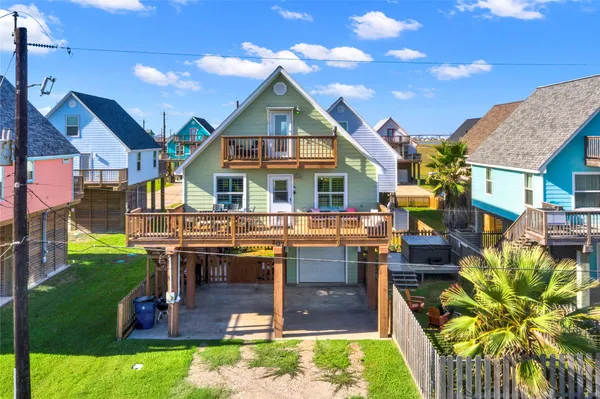 $475,000 | 207 Sandpebble Place, Surfside Beach, TX 77541