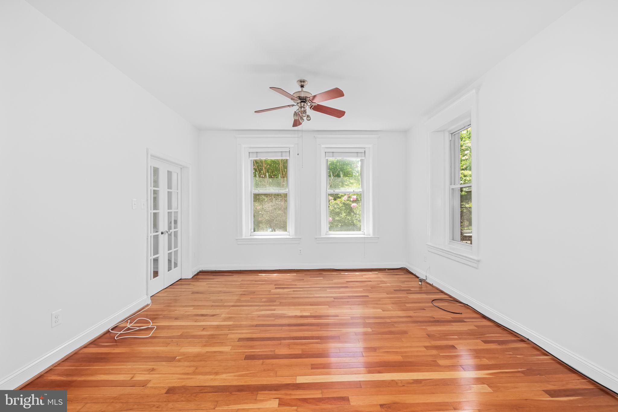 1855 Calvert Street Northwest, Unit 102 Washington, DC 20009 - Photo 11 of 16 Living Room