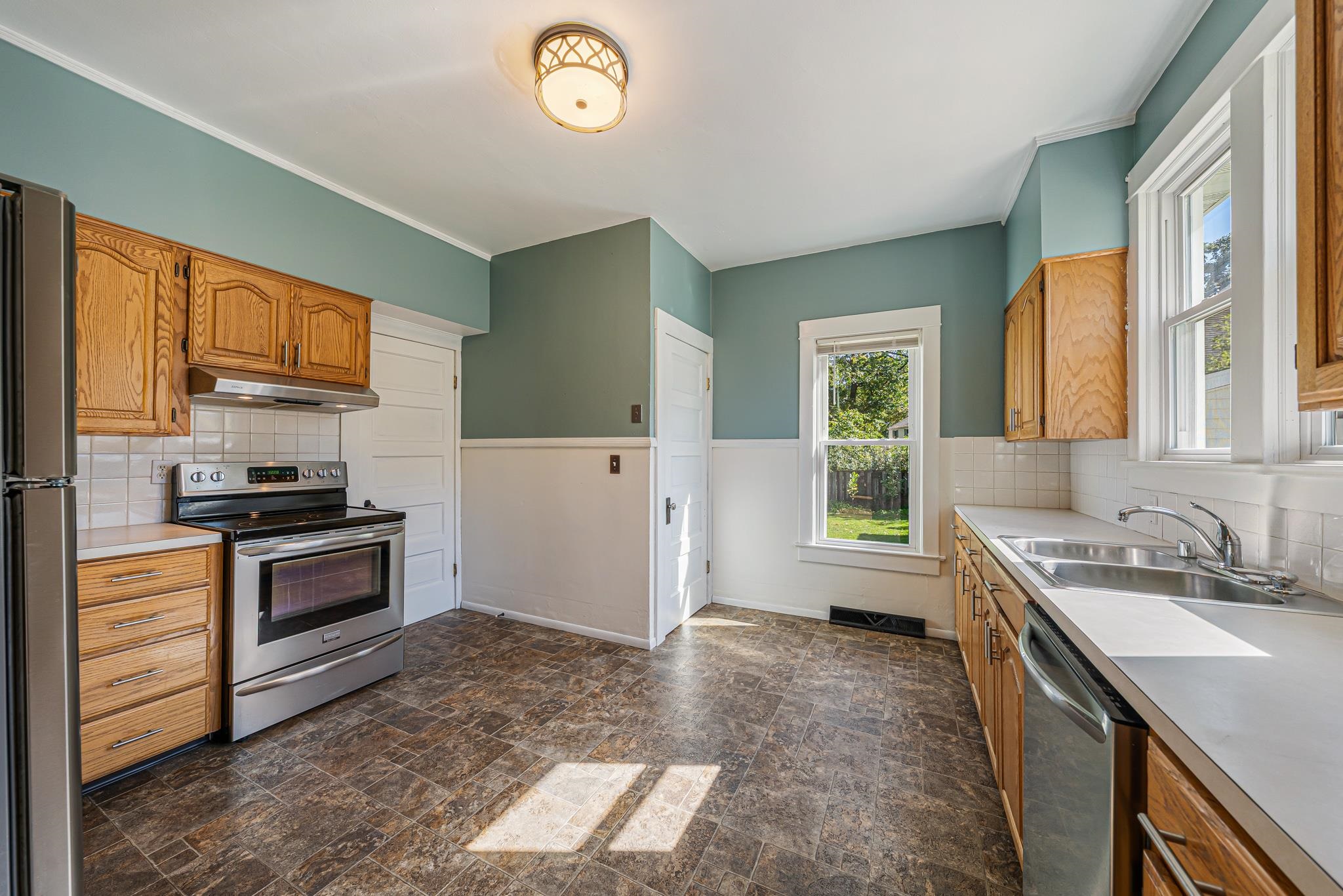 1561 West Prospect Avenue Appleton, WI 54914 - Photo 5 of 42 Gallery Image 5