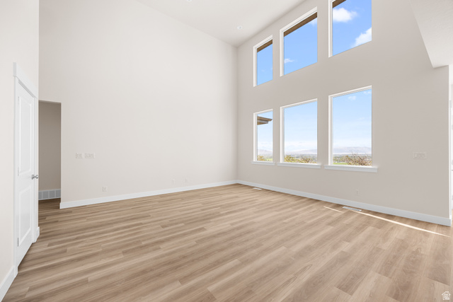 1510 West 600 North, Unit GE 04 Mapleton, UT 84664 - Photo 8 of 21 Spacious room with a vaulted ceiling, wood-finish flooring, and multiple large windows