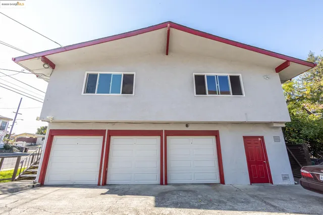a house view with a outdoor space