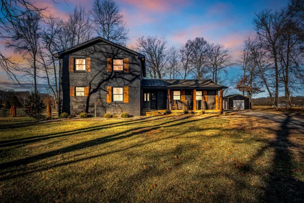 $889,900 | 1447 Maxwell Branch Road, Cottontown, TN 37048