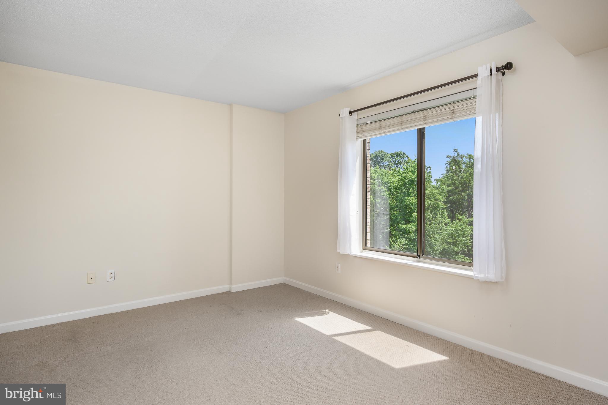 19385 Cypress Ridge Terrace, Unit 519 Leesburg, VA 20176 - Photo 21 of 43 2nd bedroom