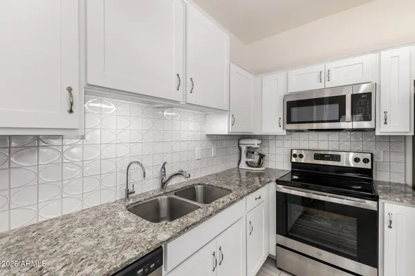 $329,999 | 2257 West Echo Lane, Phoenix, AZ 85021