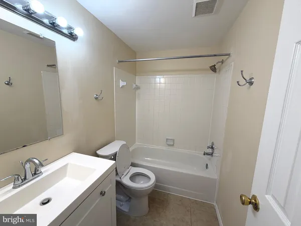 $1,900 | 18131 Chalet Drive, Unit 24103, Germantown, MD 20874