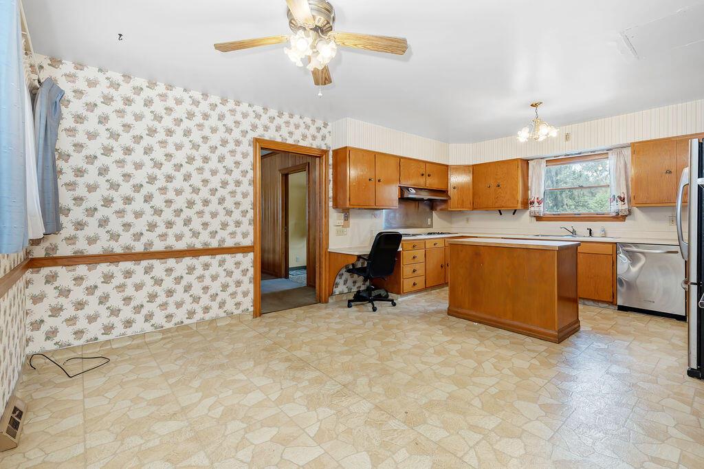 1239 Haddon Road Columbus, OH 43209 - Photo 15 of 42 6-Kitchen