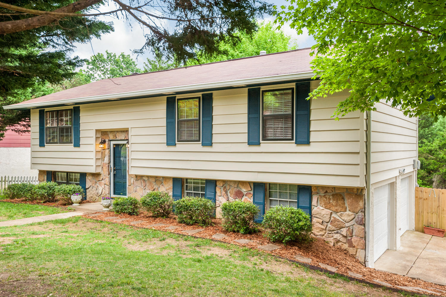 432 Stone Ridge Drive Hixson, TN 37343 - Photo 3 of 26 432_Stoneridge_Dr_005