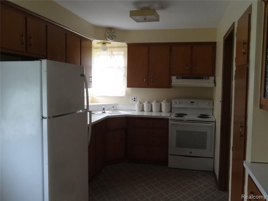 8177 Menge Street Center Line, MI 48015 - Photo 4 of 14