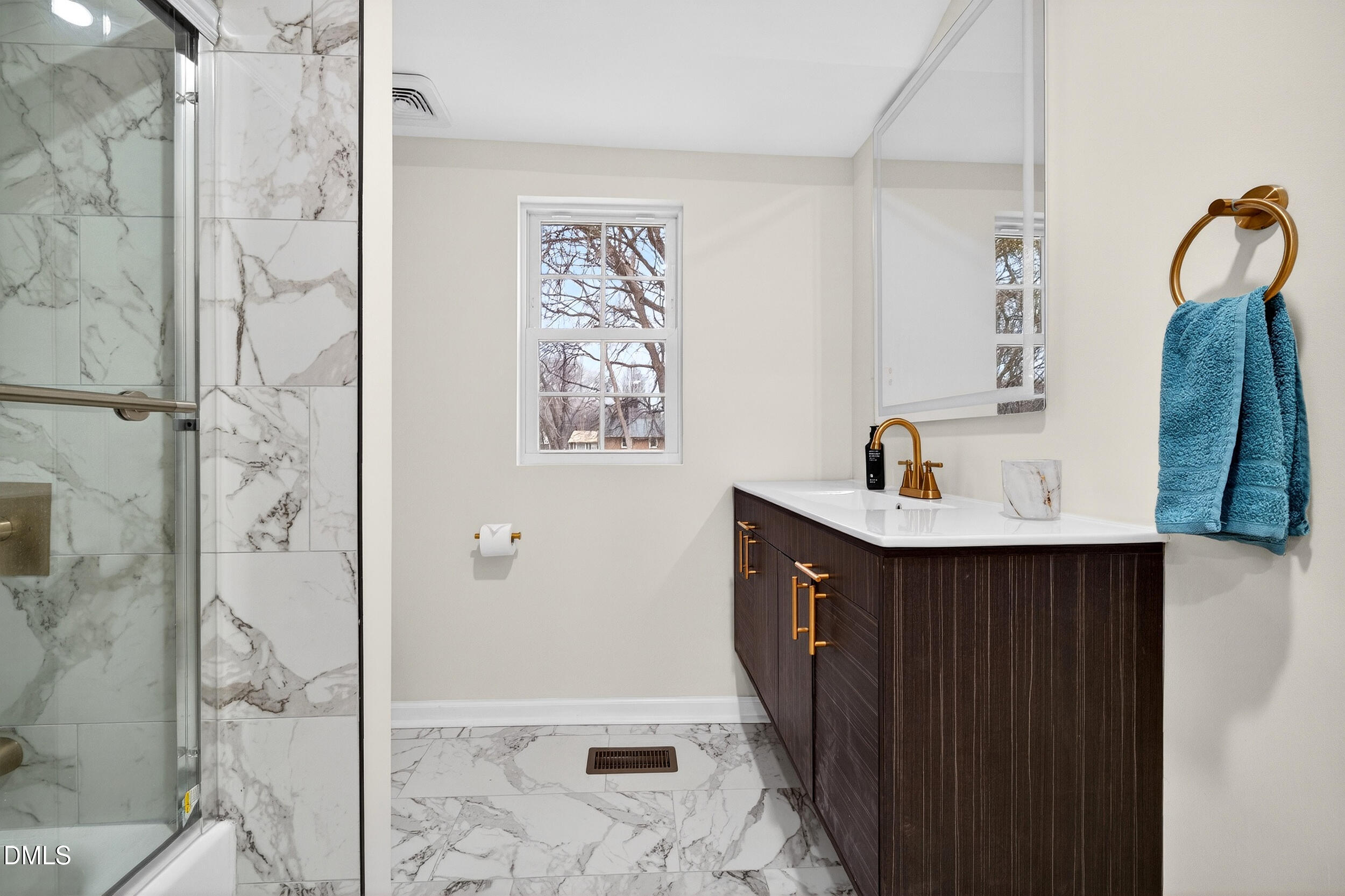 425 Providence Road Roxboro, NC 27573 - Photo 9 of 22 ULTRA ESTATE TOURS 016 (2)