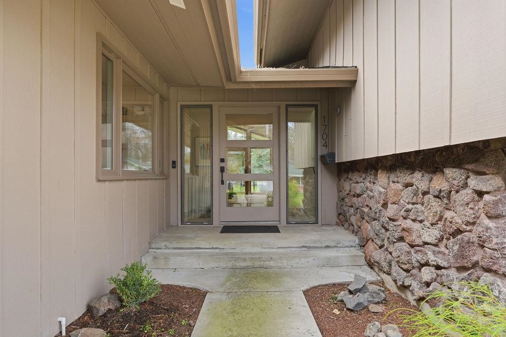 1704 East 35th Avenue Spokane, WA 99203 - Photo 3 of 49