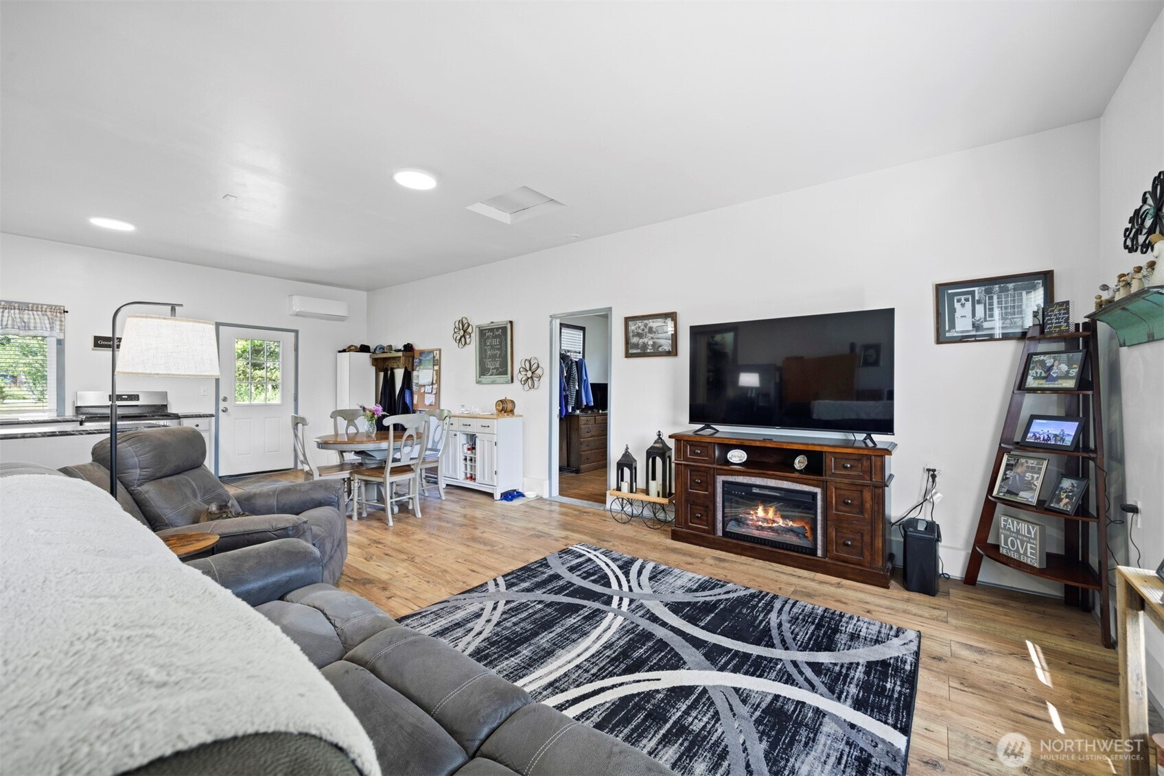 2403 East Hemmi Road Bellingham, WA 98226 - Photo 27 of 40 a living room with furniture and a flat screen tv
