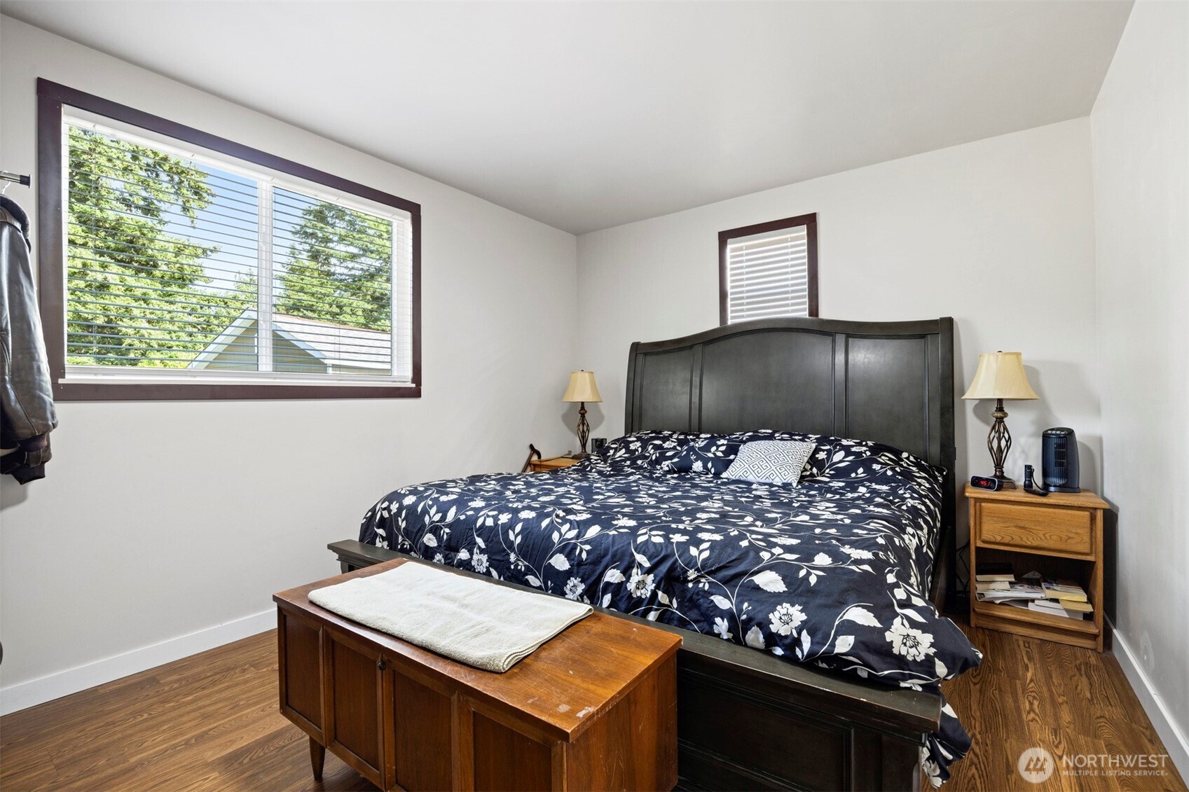2403 East Hemmi Road Bellingham, WA 98226 - Photo 29 of 40 a bedroom with a bed and a lamp
