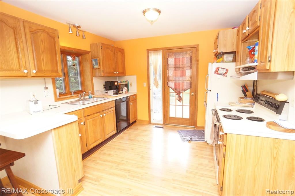 17164 Renton Road Belleville, MI 48111 - Photo 4 of 21