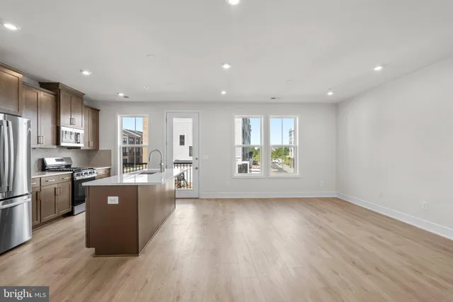 $619,065 | 43298 Farringdon Square, Broadlands, VA 20148