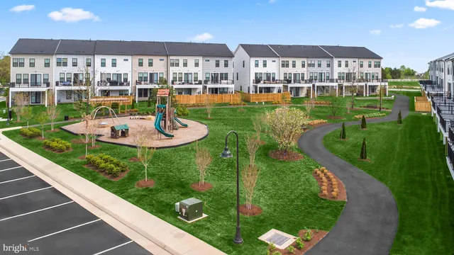 $619,065 | 43298 Farringdon Square, Broadlands, VA 20148