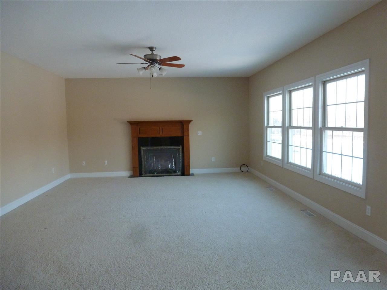 1911 West Geneva Road Peoria, IL 61615 - Photo 4 of 16 Gallery Image 4